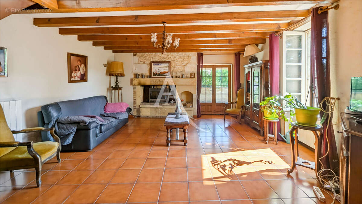 Maison à BLANQUEFORT-SUR-BRIOLANCE