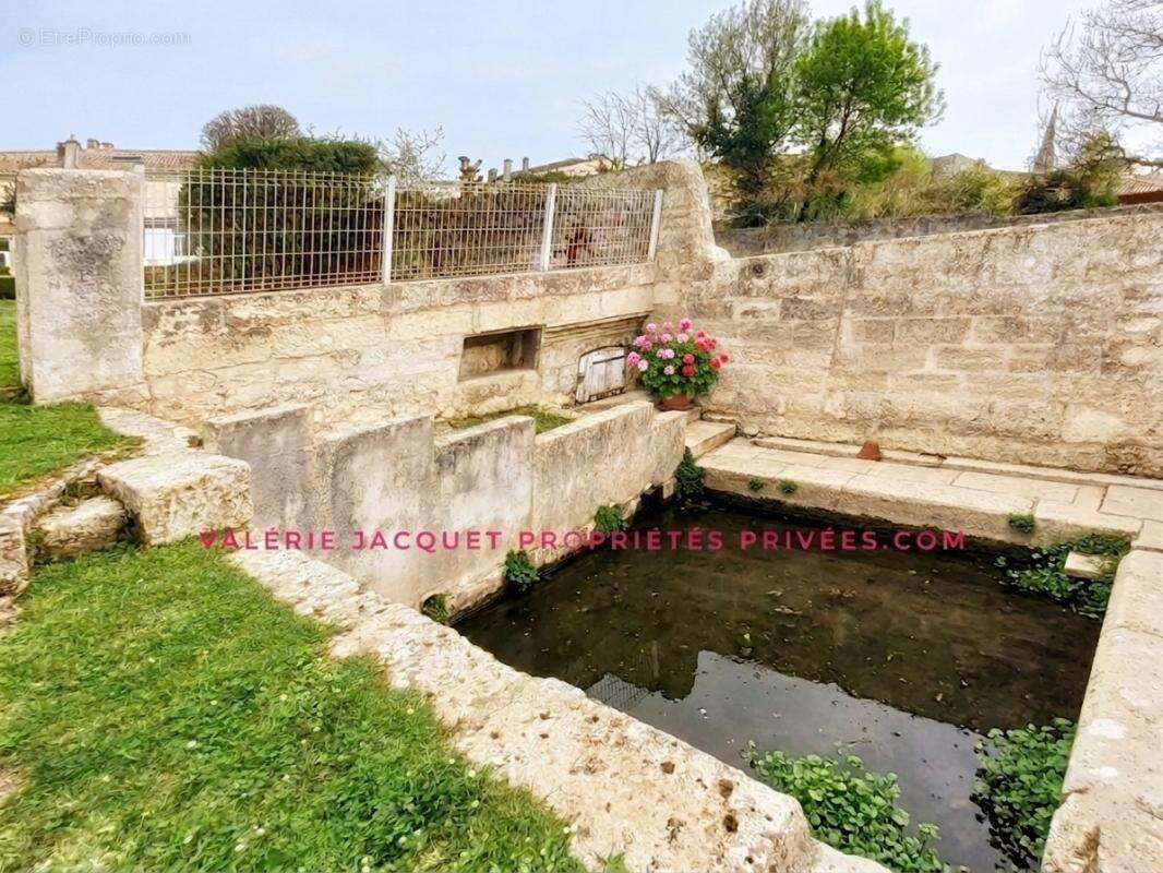 Maison à COUTRAS