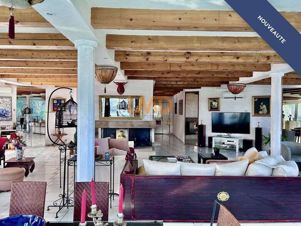 Maison à VESTRIC-ET-CANDIAC