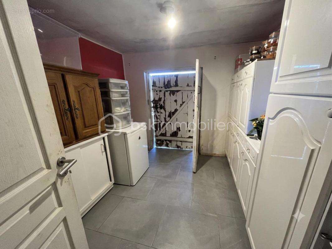 Coup de cœur : maison de 1940 en lisière de forêt, à deux pas d’un étang, sur 8 931m² de terrain avec dépendances - photo 10