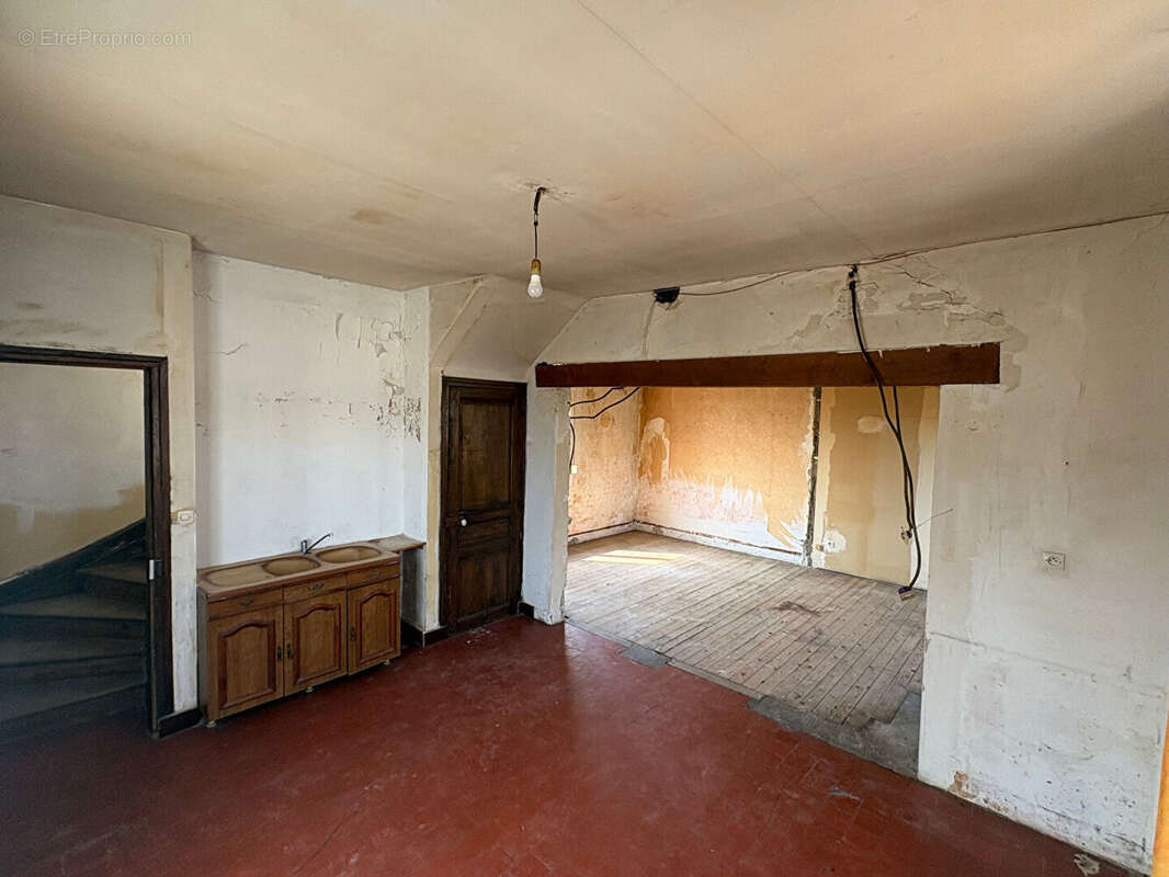 Maison à rénover 4 pièce(s) 70 m2 - photo 2