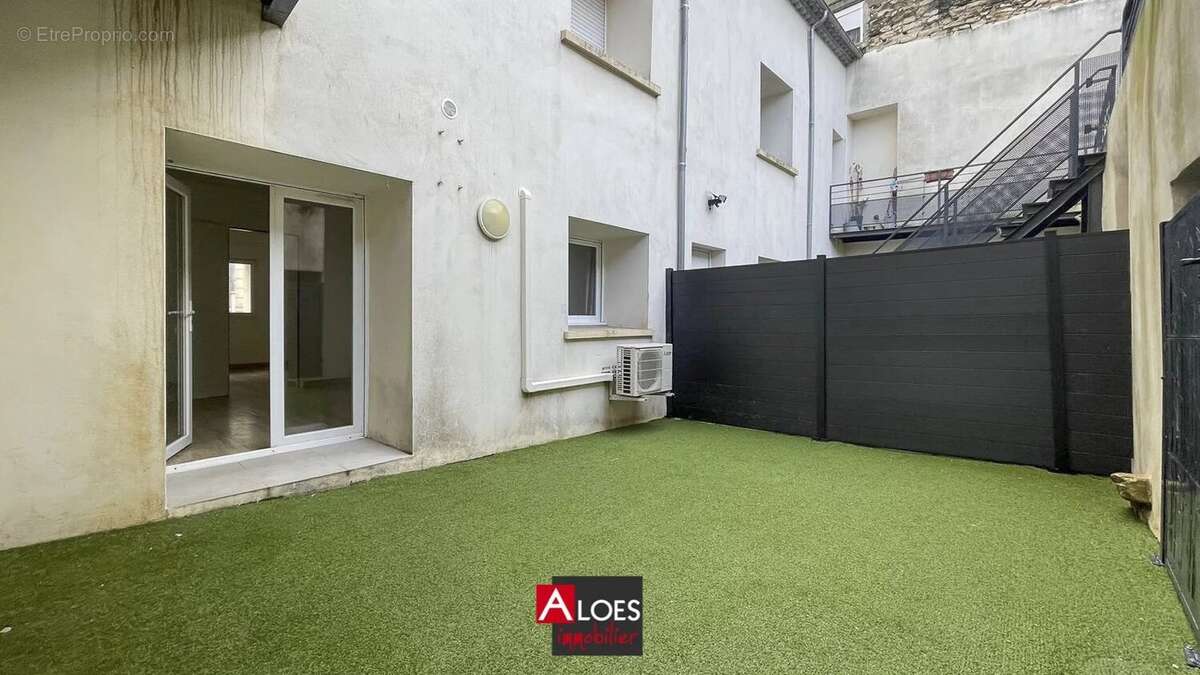 Appartement à UCHAUD