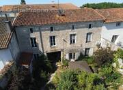 Maison à AIGRE