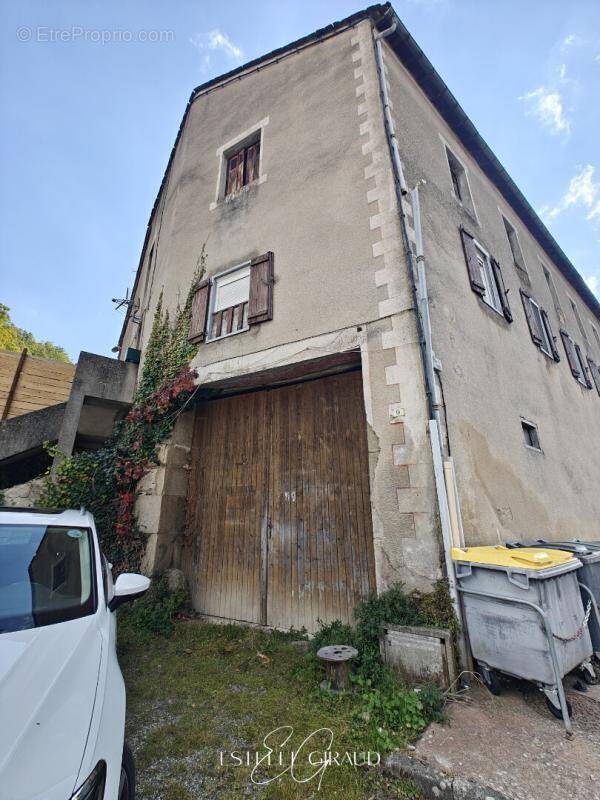 Parking à CUXAC-CABARDES