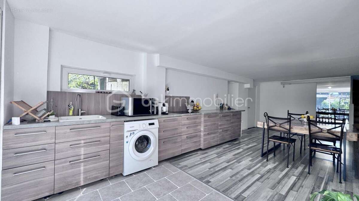 ACHAT d'une Maison de caractère rénovée  179 m² 4 chambres Terrain arboré avec piscine à Toulon - photo 9