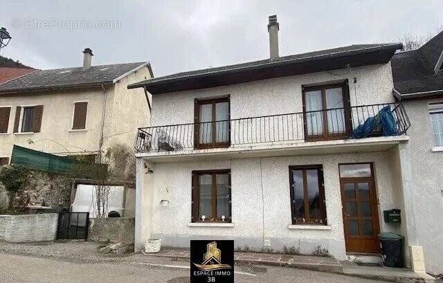 Maison à PRUNIERES
