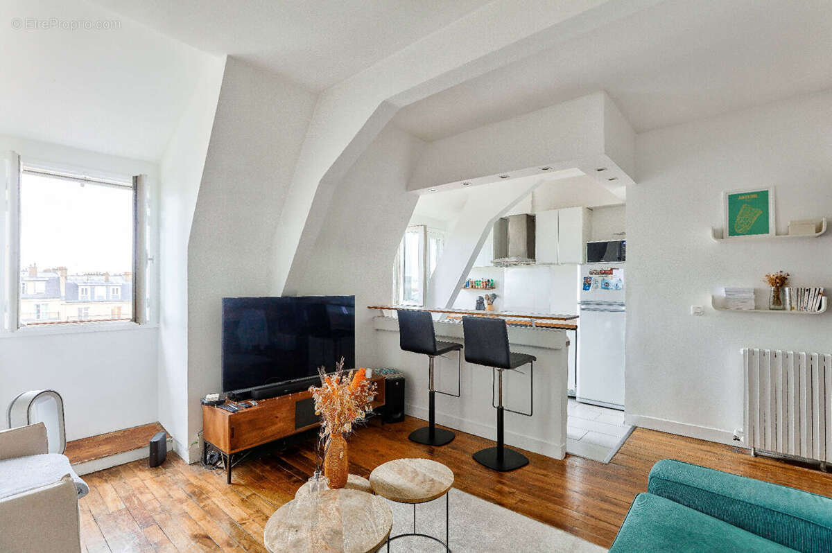 Appartement à PARIS-16E