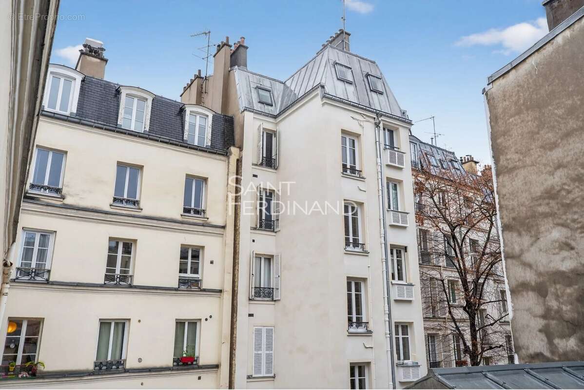 Appartement à PARIS-17E