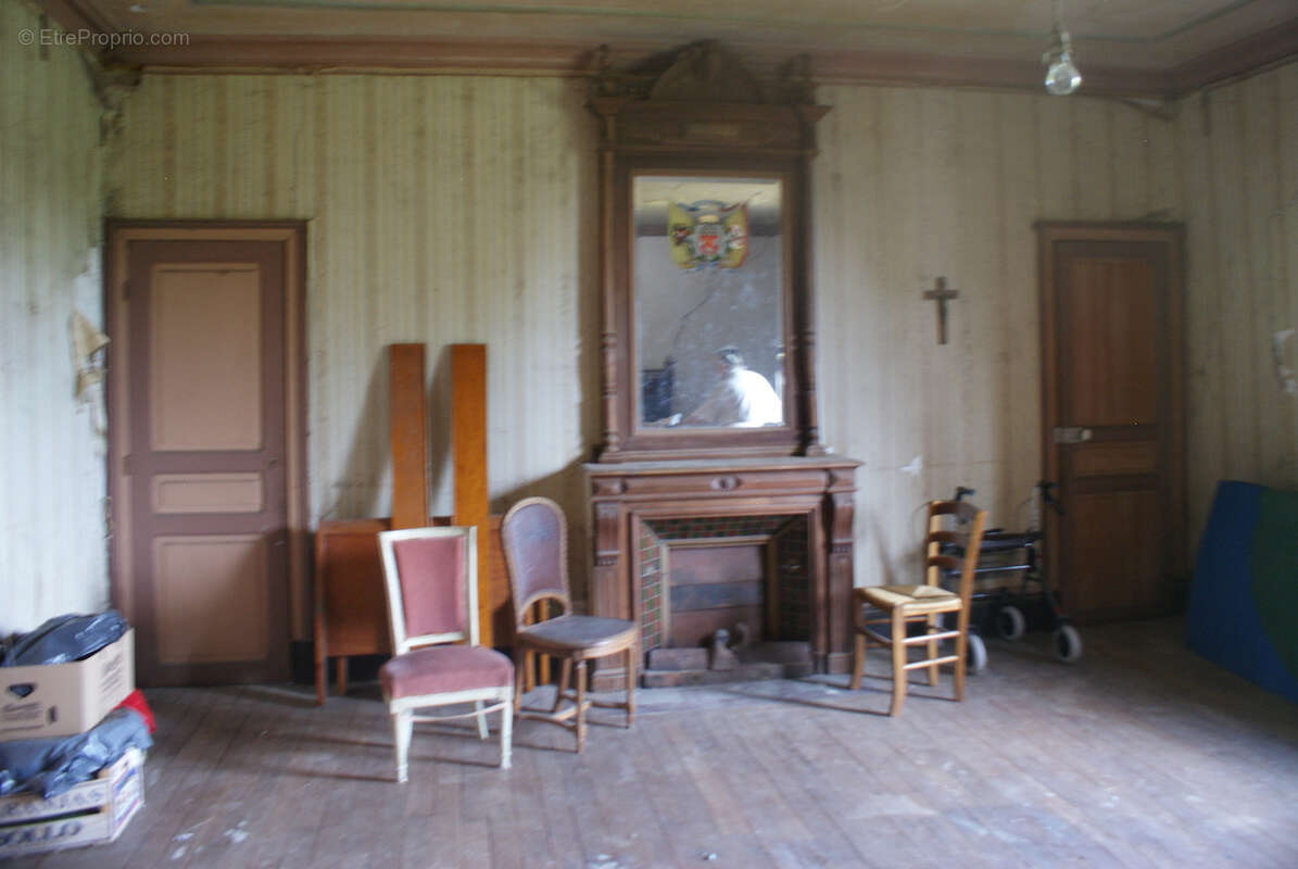 Maison à COLLONGES-LA-ROUGE