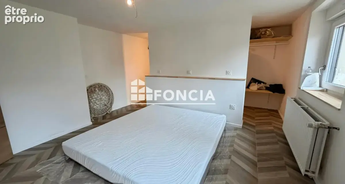 Proche Faulquemont et Saint Avold, belle maison de 160 M2 rénovée avec goût et offrant de belles prestations sur un terrain de 1 - photo 8