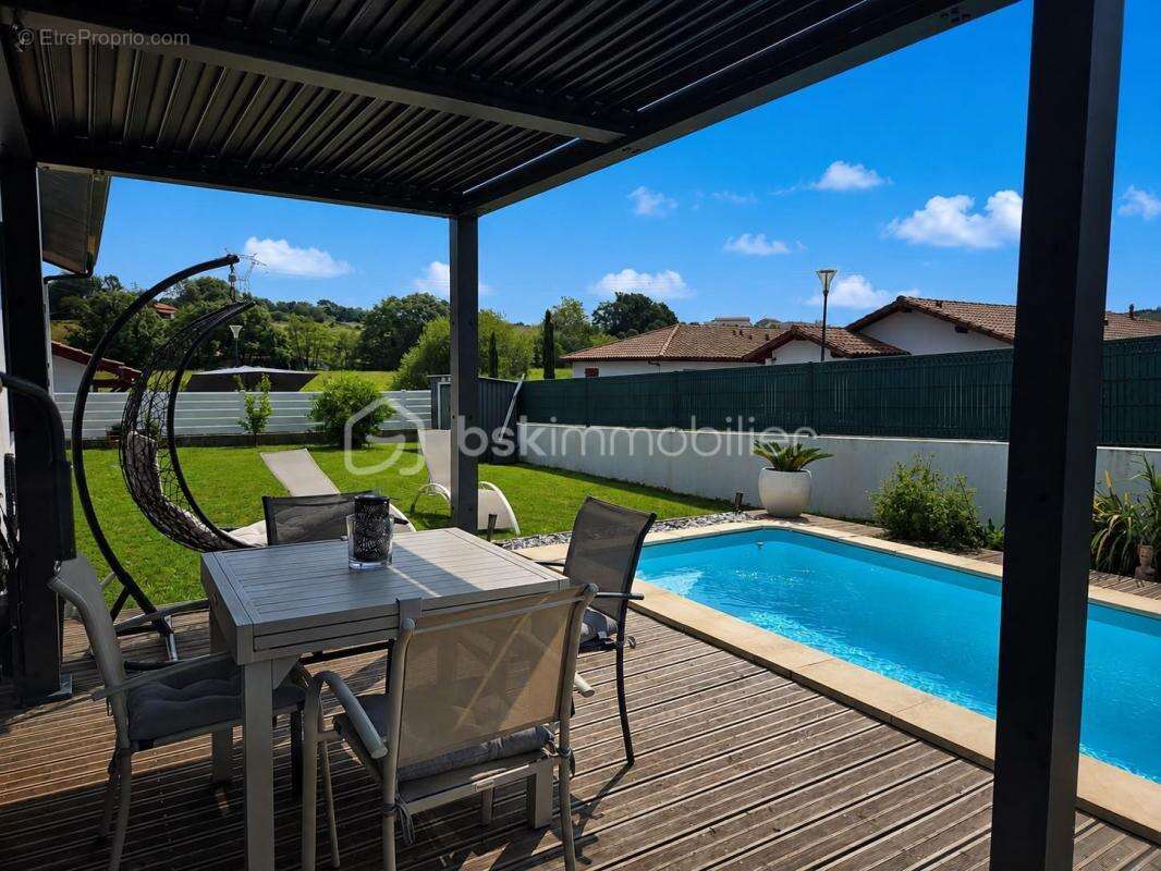 Maison de plain-pied de 2017 avec 4 chambres et piscine - photo 3