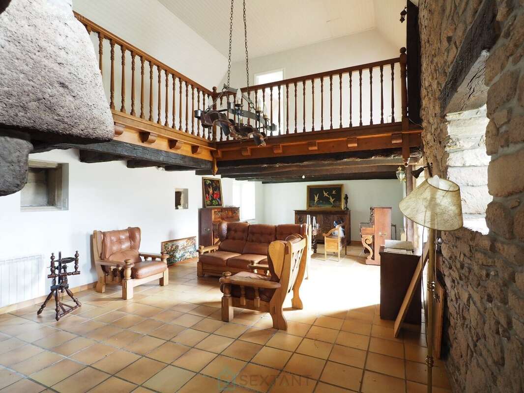 Agréable propriété ancienne en pierres avec dépendance et puits - photo 4