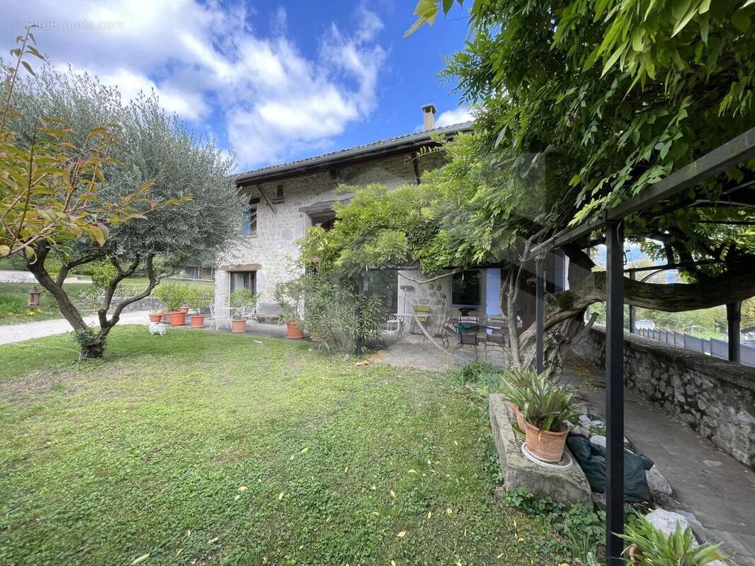 Maison à SAINT-NAZAIRE-LES-EYMES