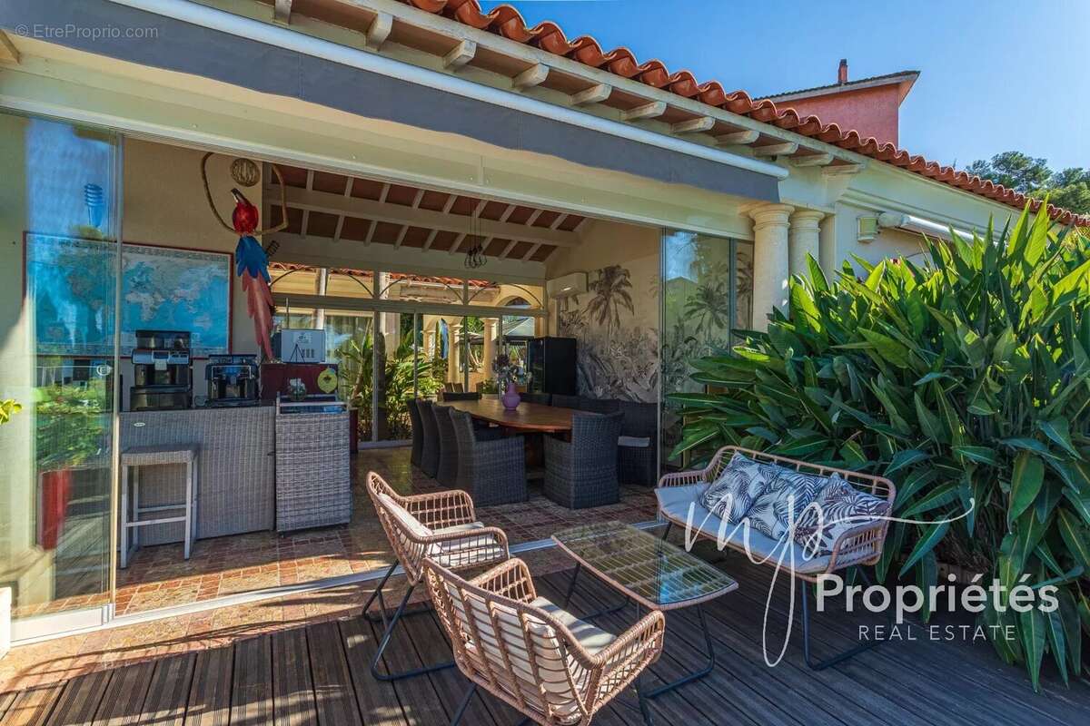 Maison à CARQUEIRANNE