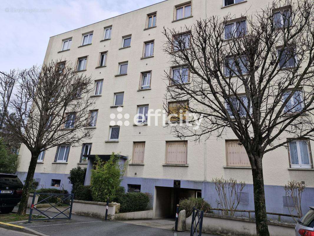 Appartement à LES PAVILLONS-SOUS-BOIS