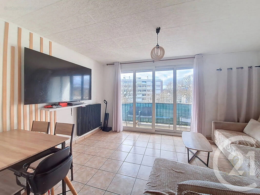 Appartement à GRIGNY
