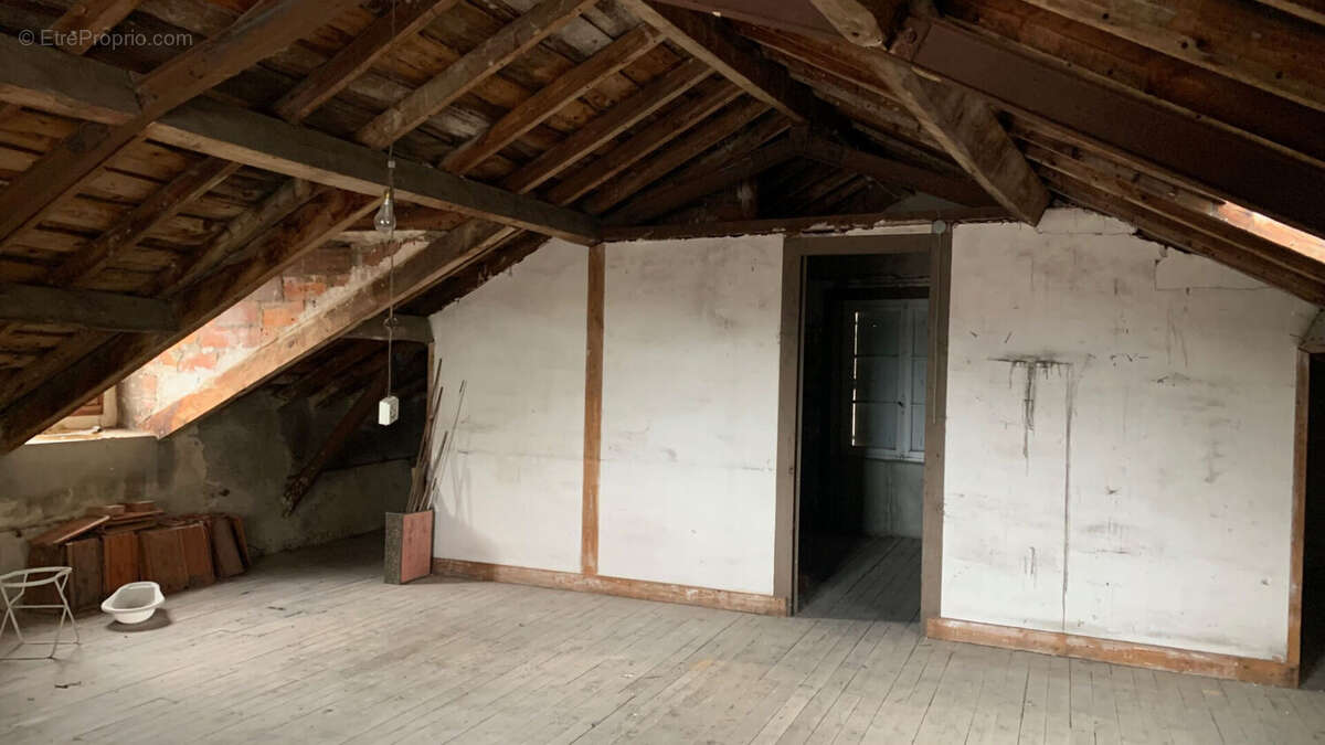 Appartement à SAINT-JUST-MALMONT