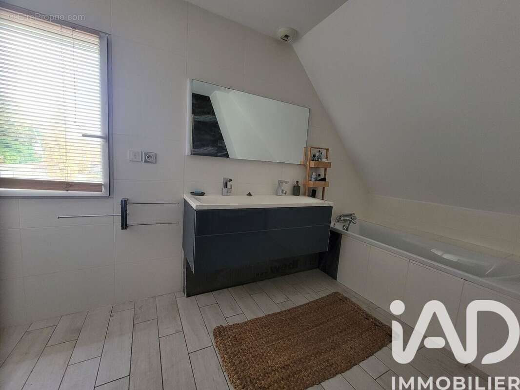 Photo 8 - Maison à ISNEAUVILLE