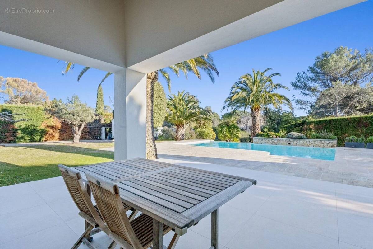 Maison à ROQUEBRUNE-SUR-ARGENS