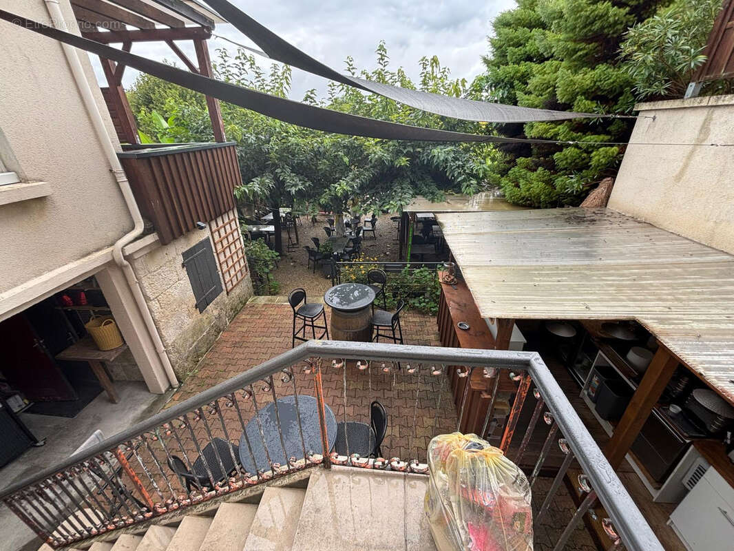 Appartement à MONTMOREAU-SAINT-CYBARD