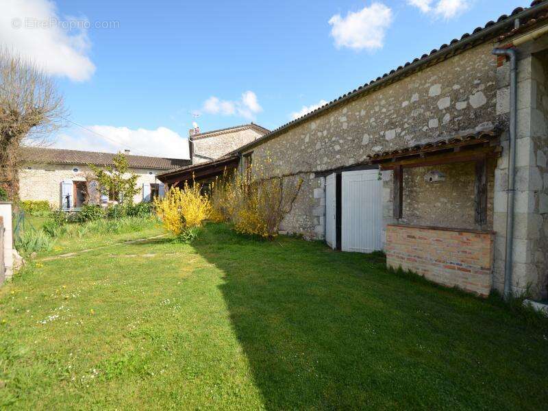 Maison à LA ROQUILLE