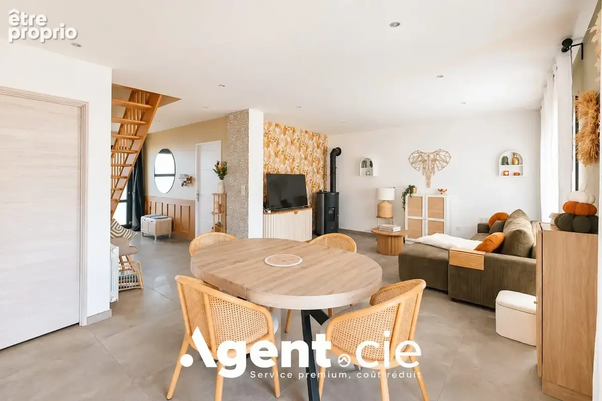 Maison 5 pièces 102 m² à vendre à Carpiquet (14650) - photo 1