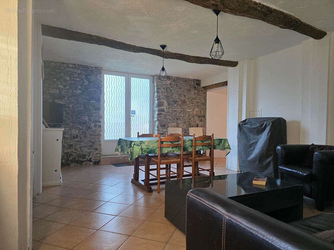 Maison à MONTAIGU-LES-BOIS