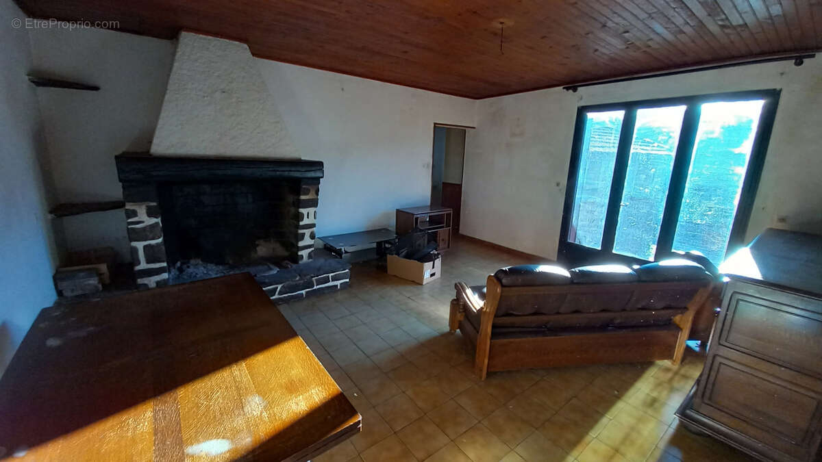 Maison à COLOMBIERES-SUR-ORB