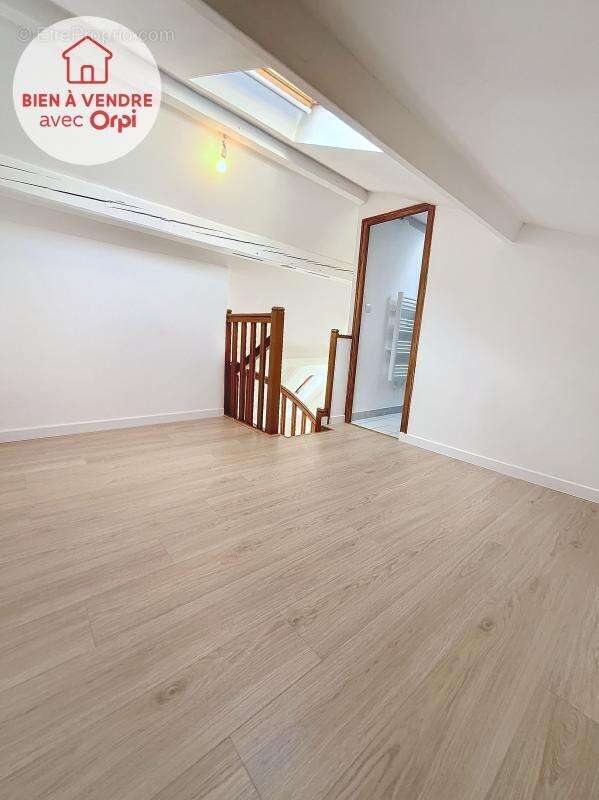 Appartement à JUZIERS