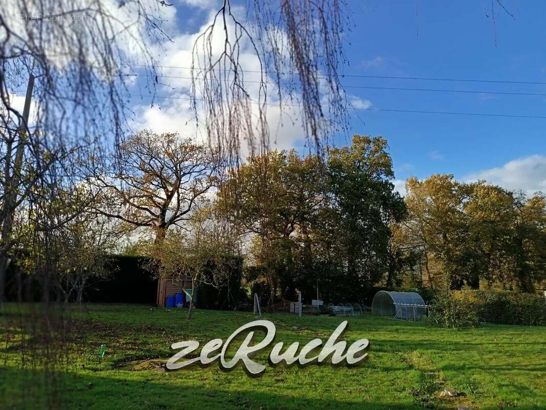 Terrain à ESQUAY-SUR-SEULLES