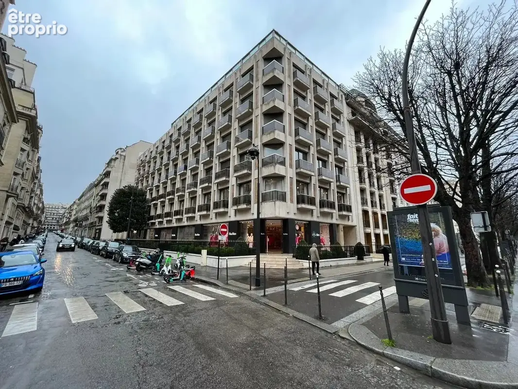 Photo Parking à Paris-8e au prix de 210 000€