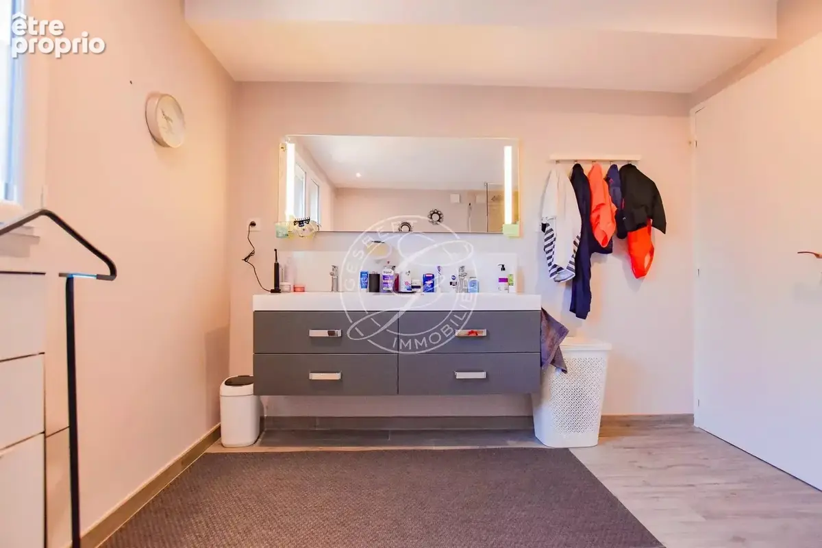 A VENDRE LORGUES - Villa traditionnelle avec piscine et vue dégagée - photo 19