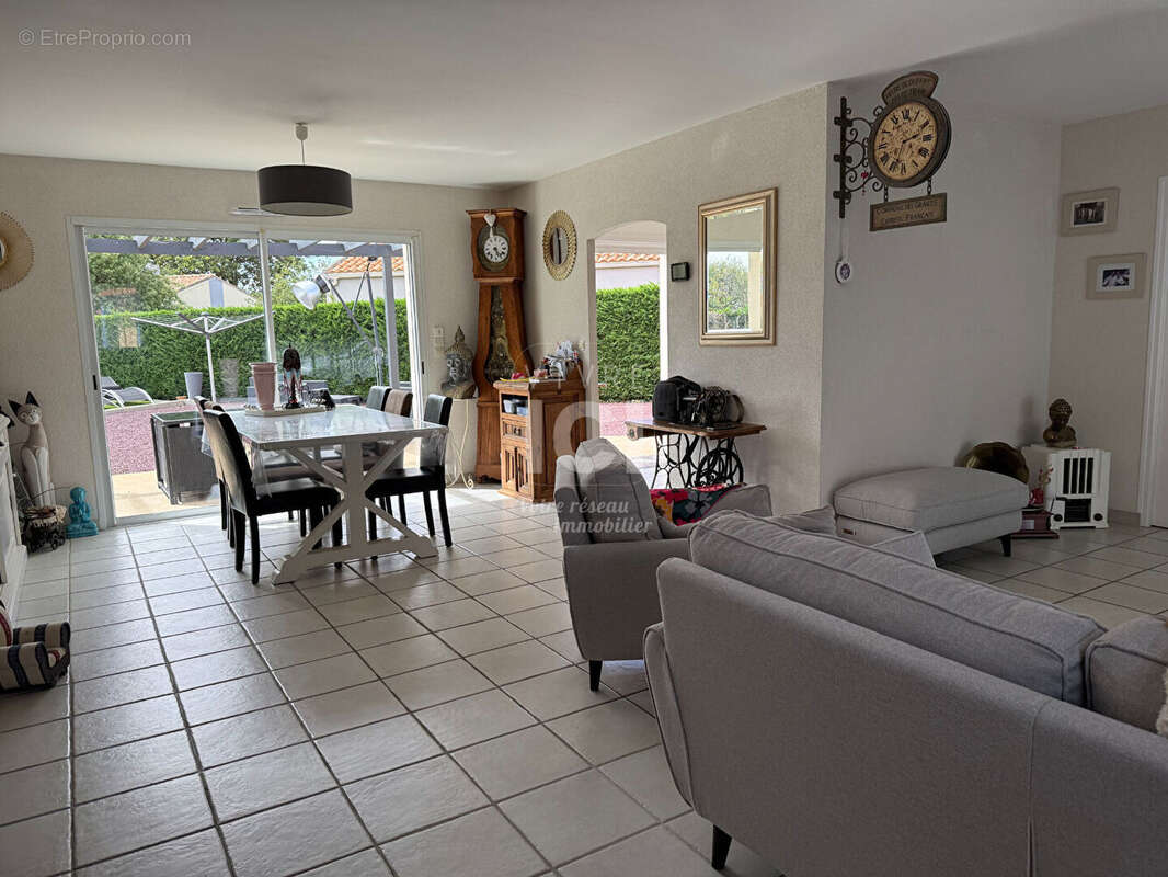 Maison à FROSSAY