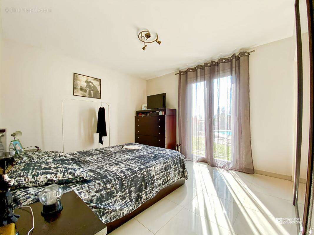 Maison à AMBARES-ET-LAGRAVE