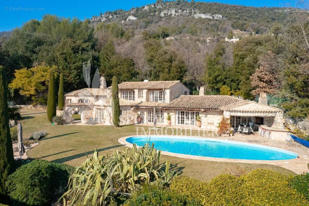 Maison à TOURRETTES-SUR-LOUP