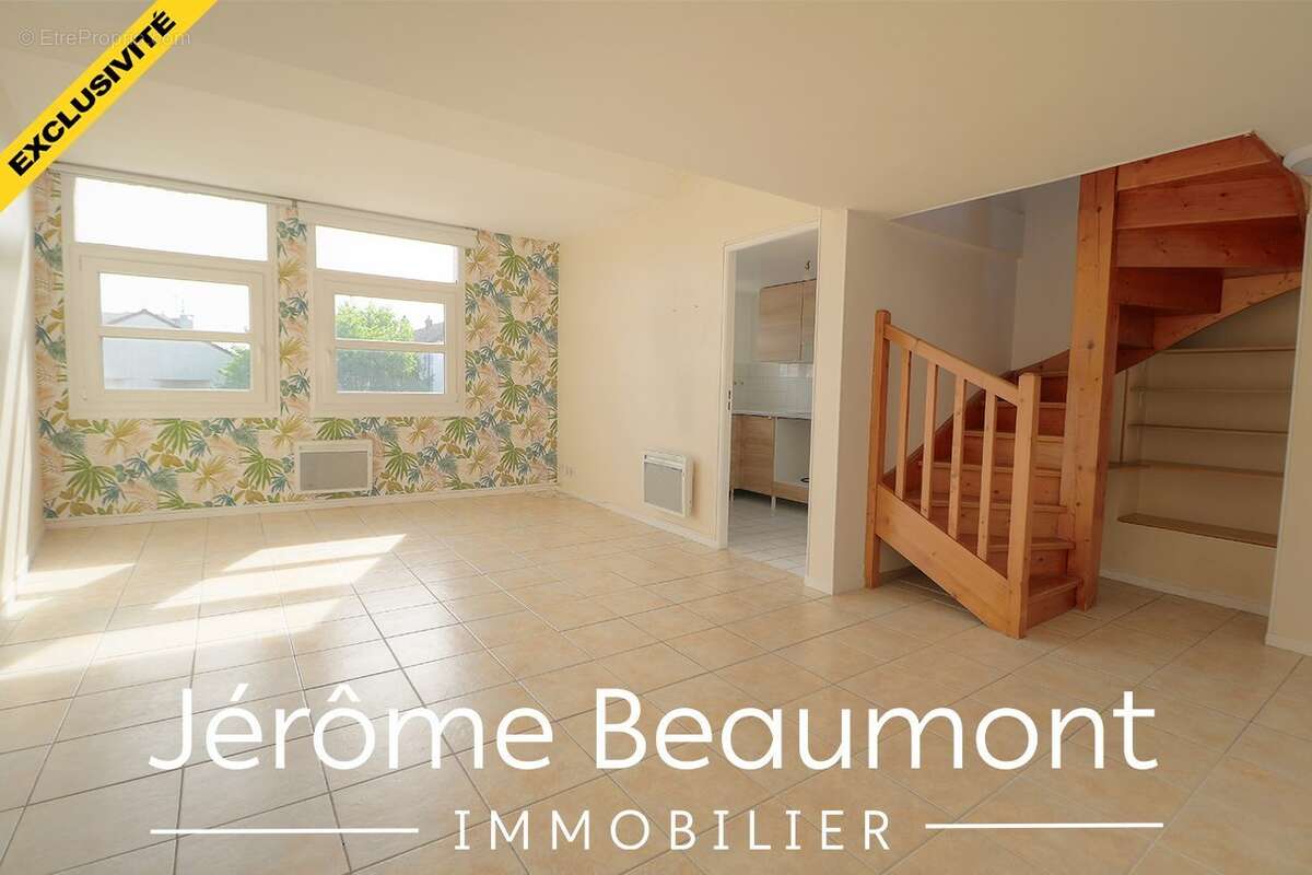 Appartement à EZANVILLE
