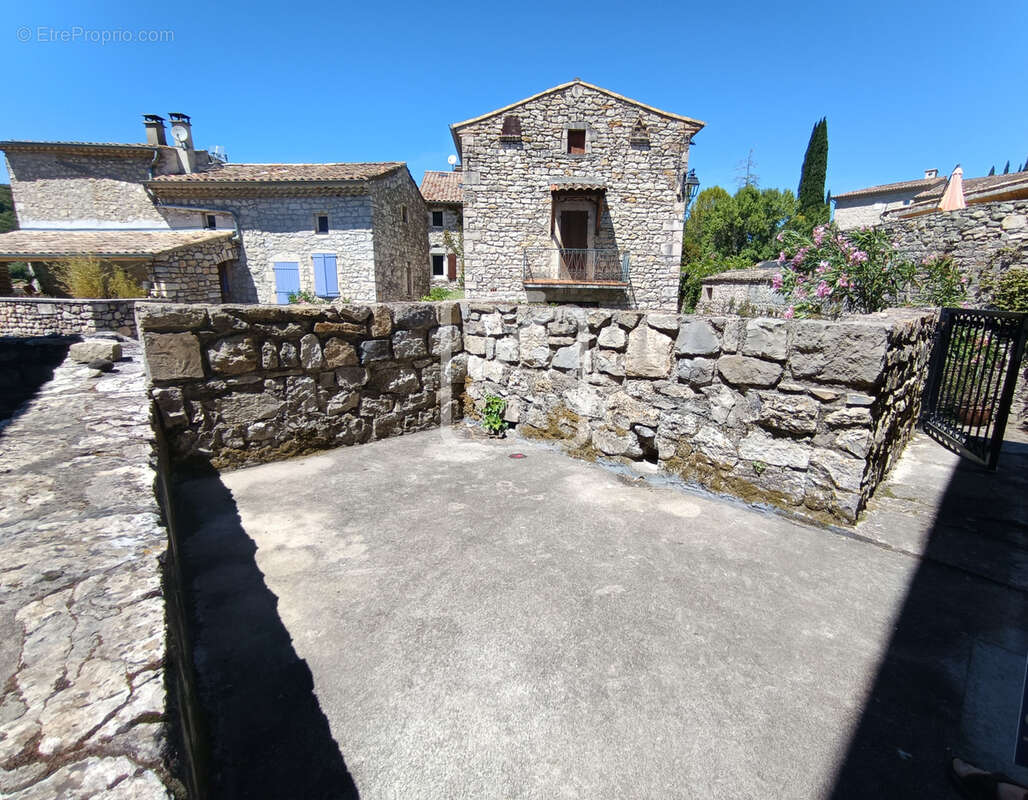 Appartement à SAINT-MAURICE-D'IBIE
