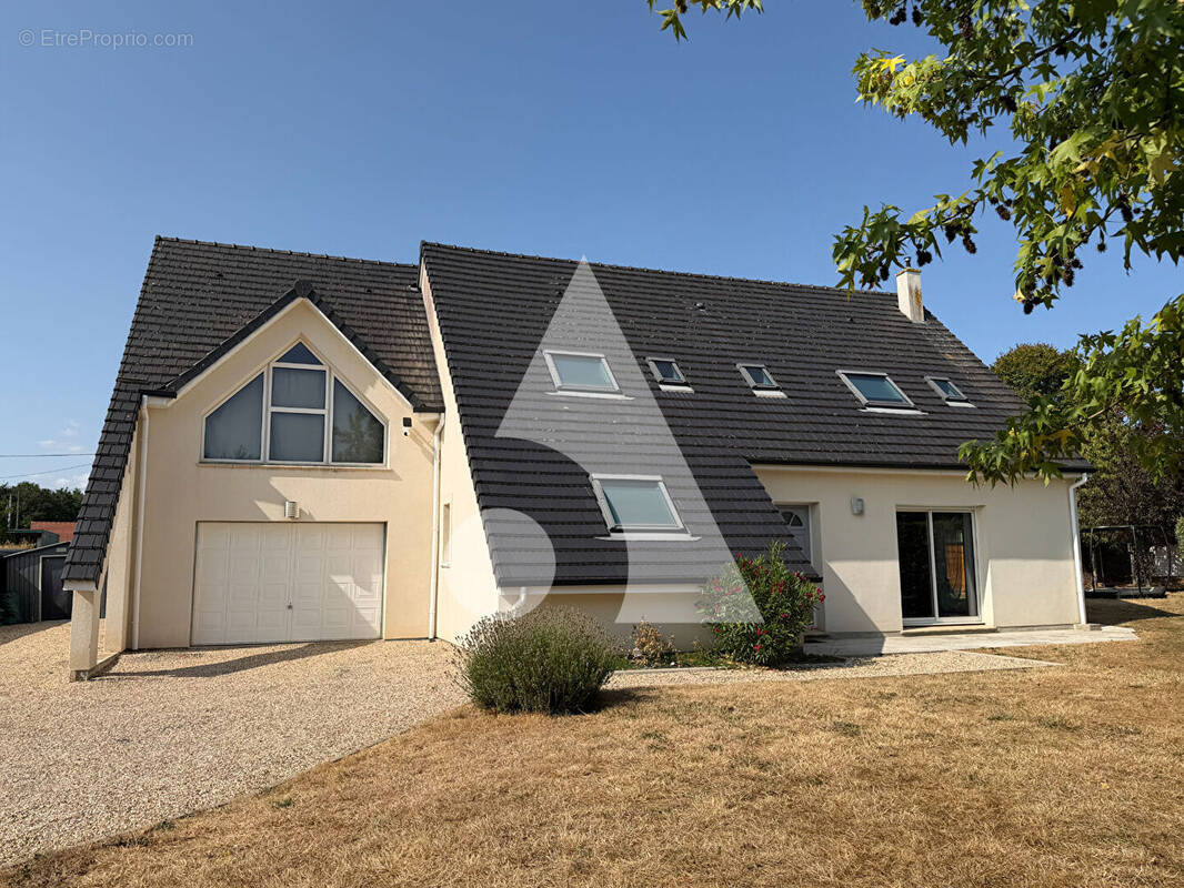 Maison à SAINT-SEBASTIEN-DE-MORSENT