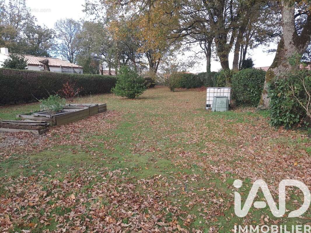 Terrain 712 m² à Sainte-Foy  - photo 6