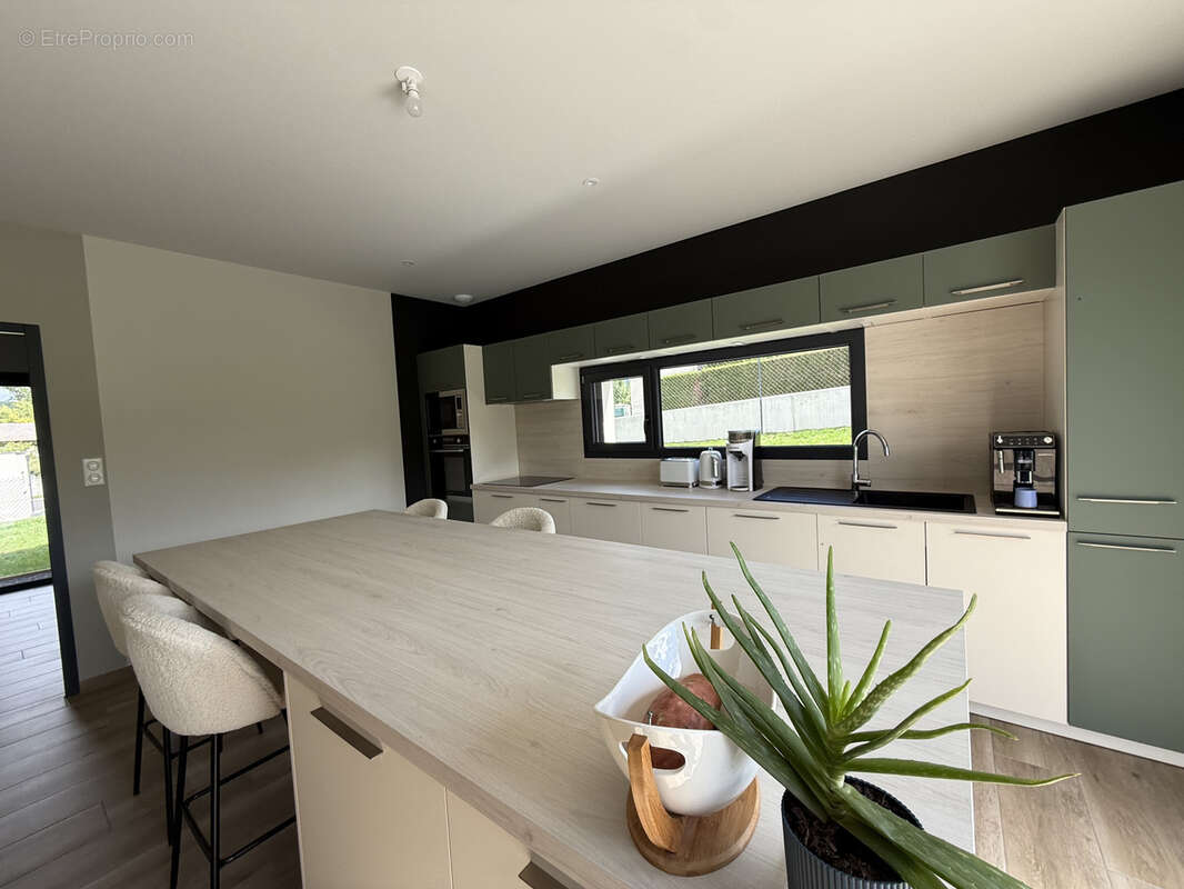 Maison à SAINT-JULIEN-CHAPTEUIL