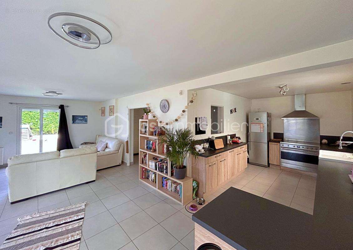 Superbe maison de campagne – 6 pièces – 168 m² - Terrain clos, arboré et sans vis à vis - Très calme ! - photo 4