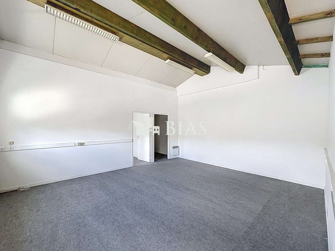 Commerce à MONTVILLE