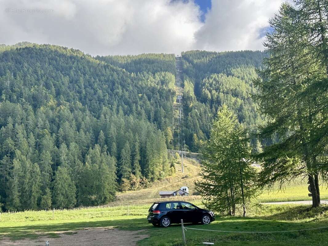 Commerce à SAINT-LEGER-LES-MELEZES