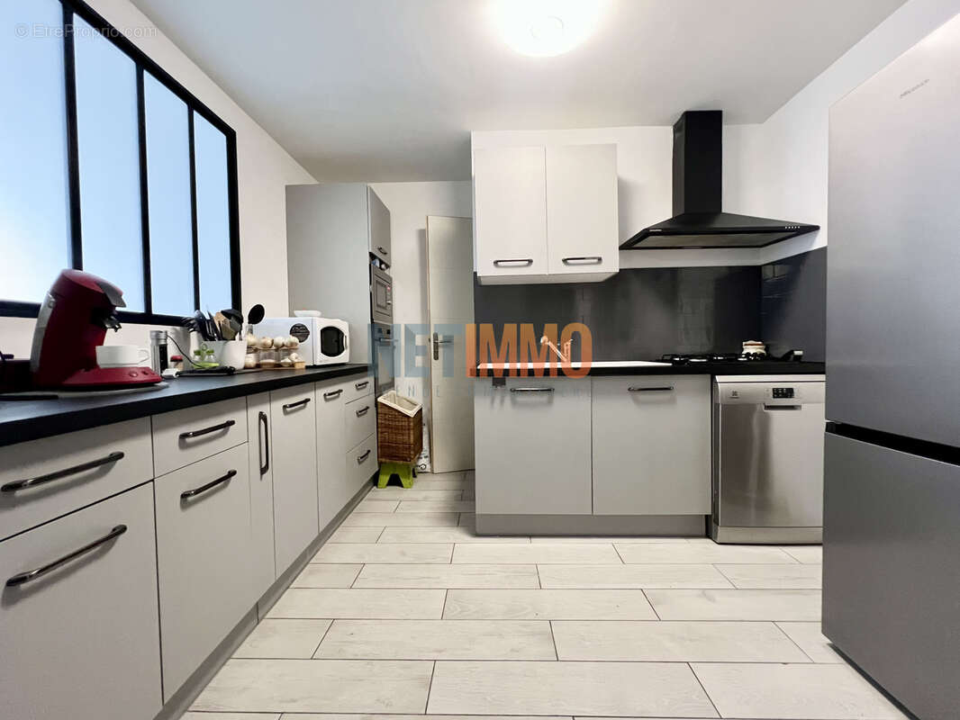 Aimargues - Maison de village de 150 m2 - photo 4