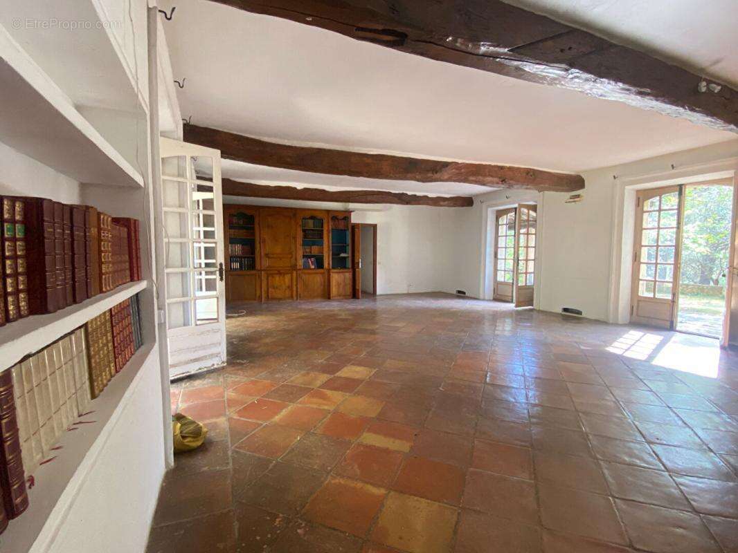 Maison Le Revest Les Eaux 10 pièce(s) 399 m2 - photo 13