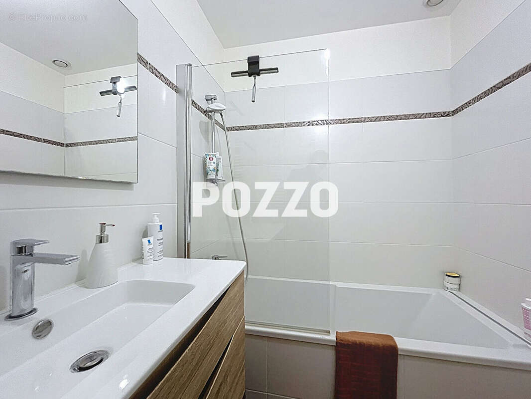 Appartement à VILLEDIEU-LES-POELES