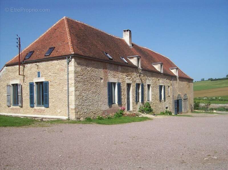 Maison à PRECY-SOUS-THIL