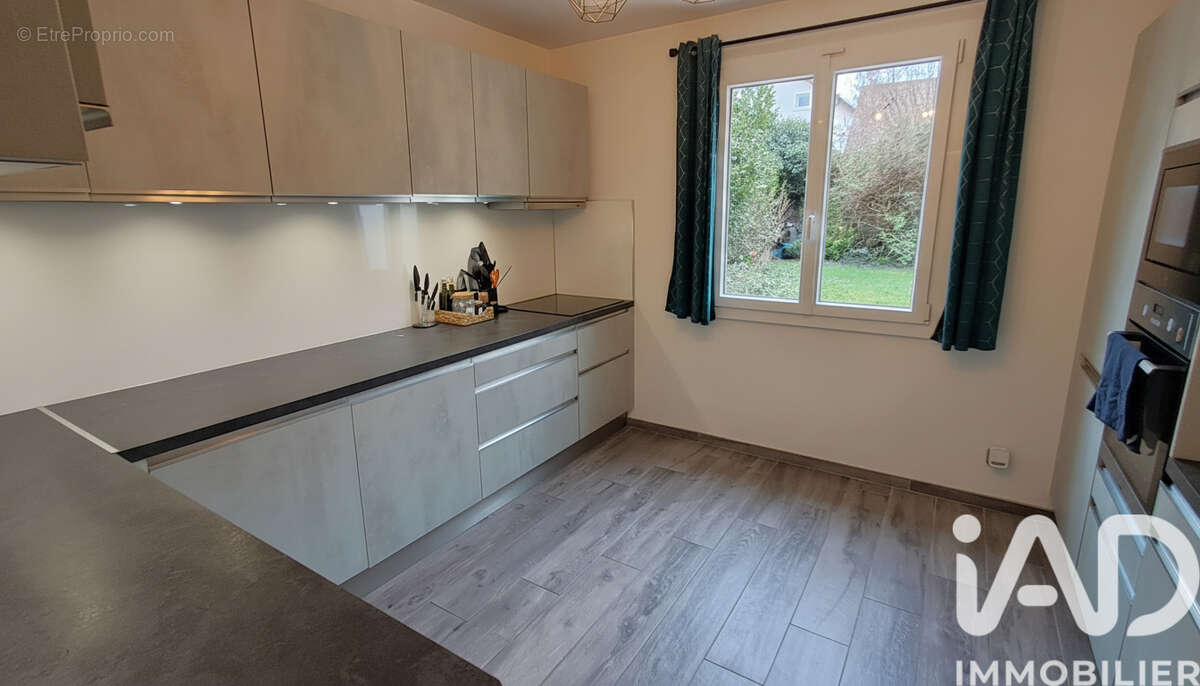 Photo 4 - Maison à BURES-SUR-YVETTE