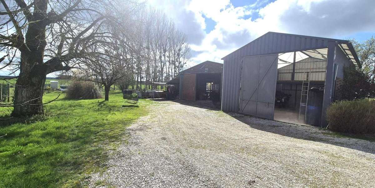 Maison à GIFFAUMONT-CHAMPAUBERT