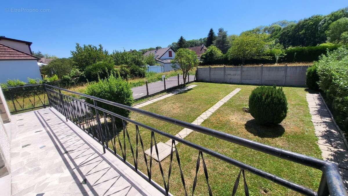 Maison à LES CLAYES-SOUS-BOIS